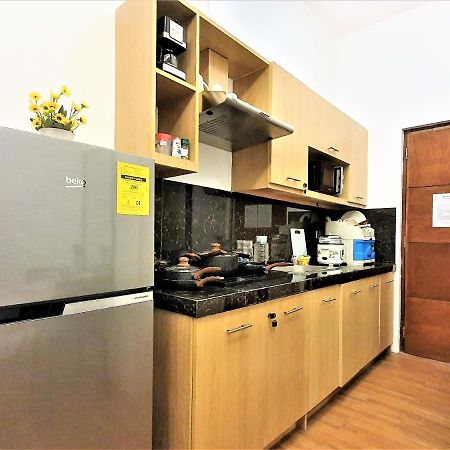 Spiral Suites Hotel Кесон-Сити Экстерьер фото