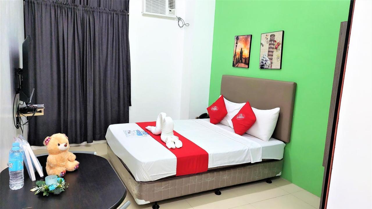 Spiral Suites Hotel Кесон-Сити Экстерьер фото