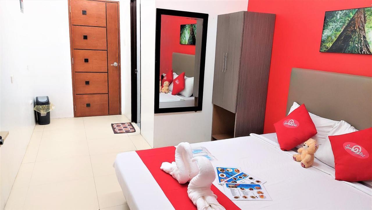 Spiral Suites Hotel Кесон-Сити Экстерьер фото